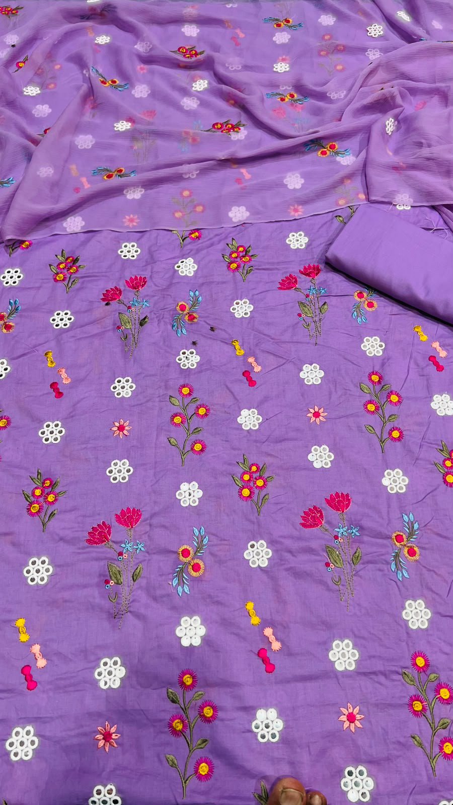 Bareeze Lawn 3piece suit - Image 7