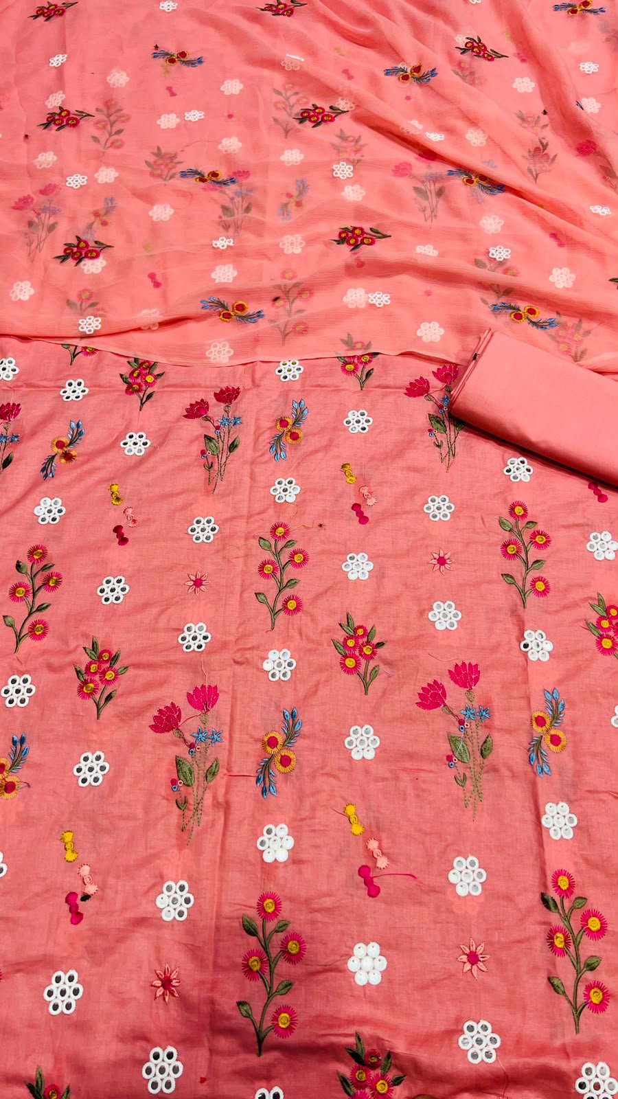 Bareeze Lawn 3piece suit - Image 15