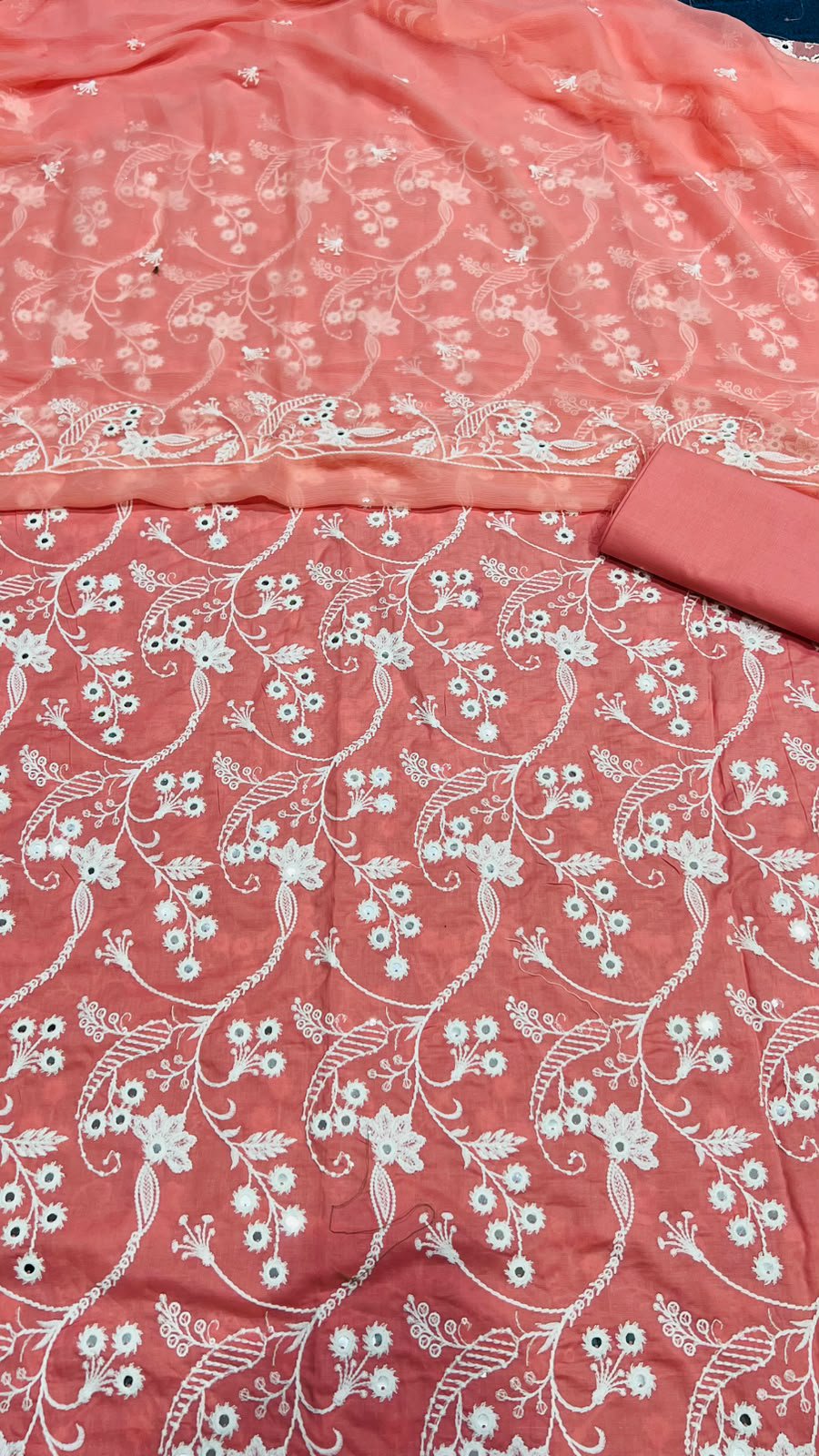 Bareeze Lawn 3piece suit - Image 23