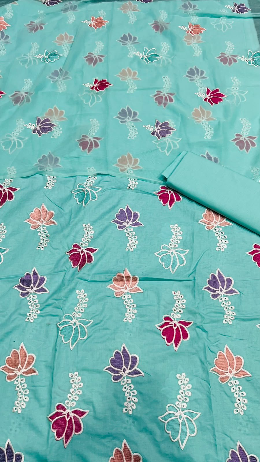 Bareeze Lawn 3piece suit - Image 32