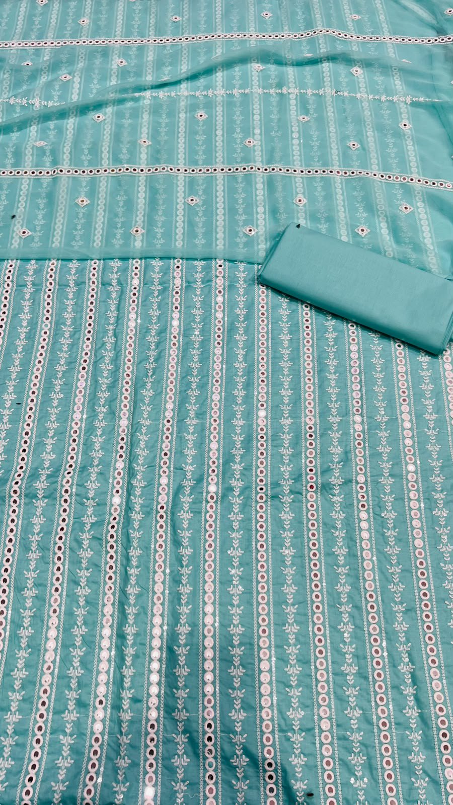 Bareeze Lawn 3piece suit - Image 21