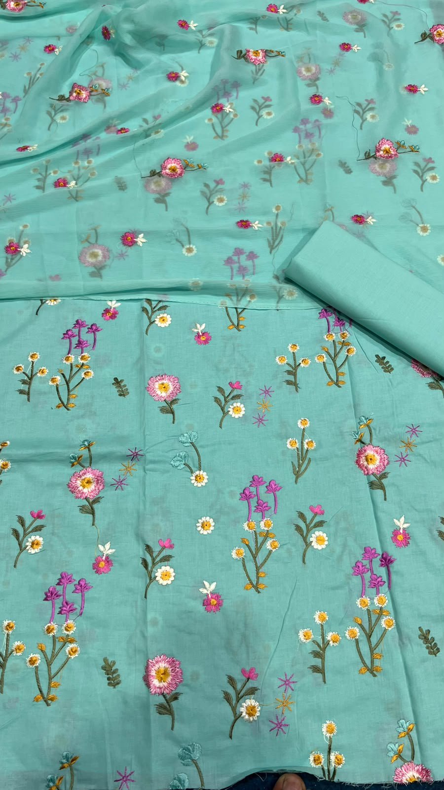 Bareeze Lawn 3piece suit - Image 22